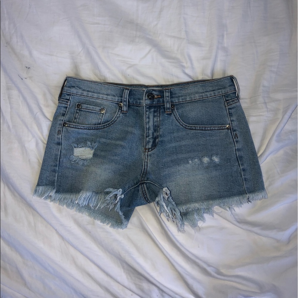 BRAND NEW Just USA distressed denim shorts!